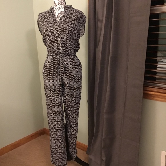 Max Studio Jumpsuit - Size XS - Picture 2 of 3